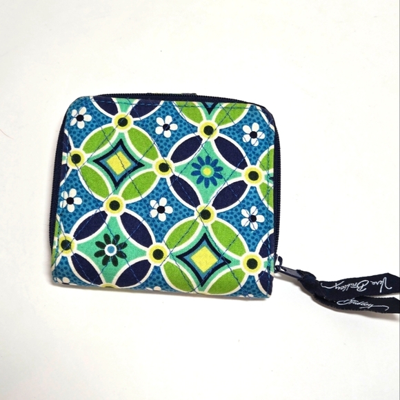 Vera Bradley Daisy Daisy Bi-fold Wallet Zippered Coin Velcro Excellent Condition - Picture 2 of 7